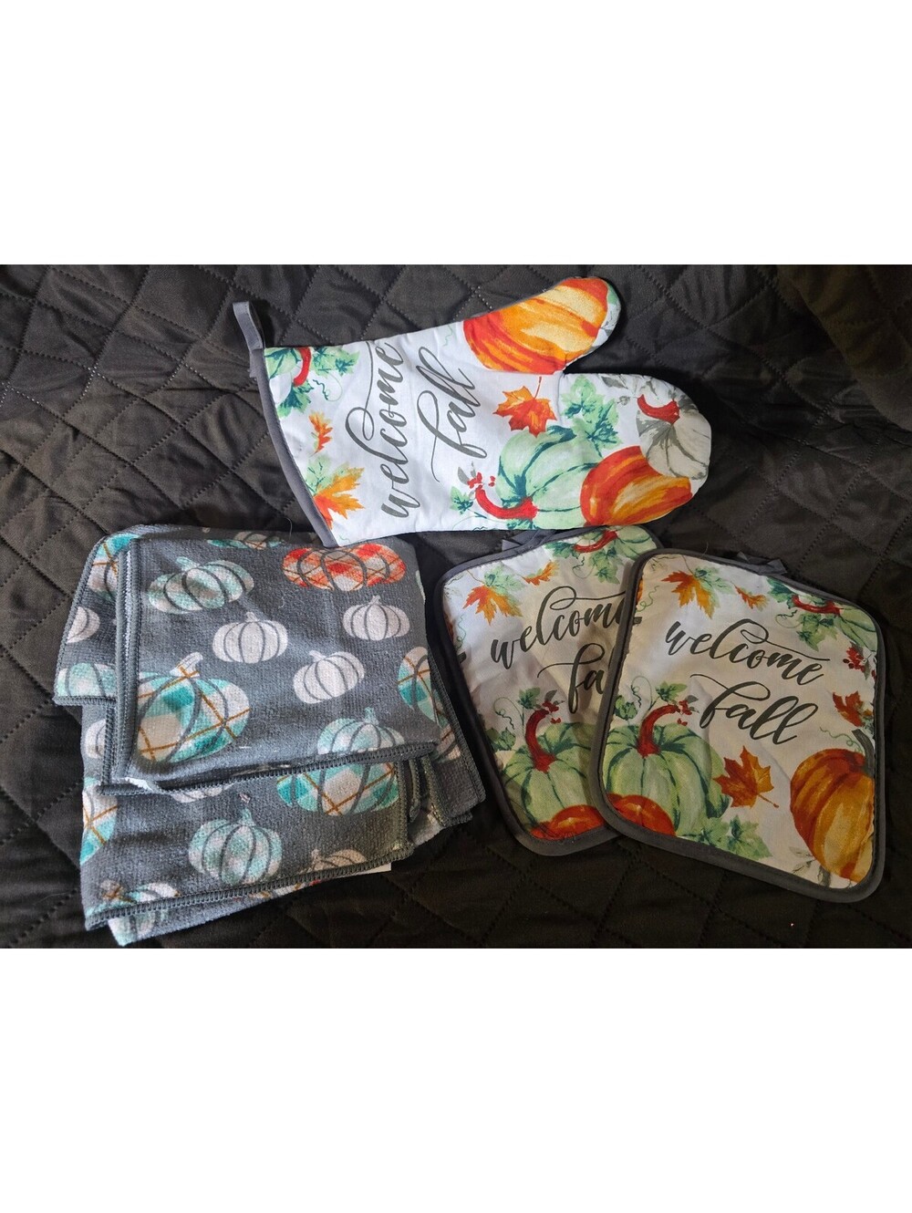 Fall-Themed Kitchen Set with Oven Mitt, Potholders, and Pumpkin-Patterned Towls